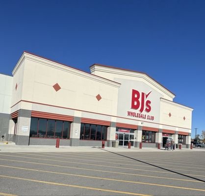 BJ's Wholesale Club storefront