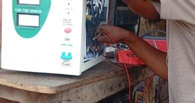 Technician repairing home appliances for an extended warranty versus repair fund comparison