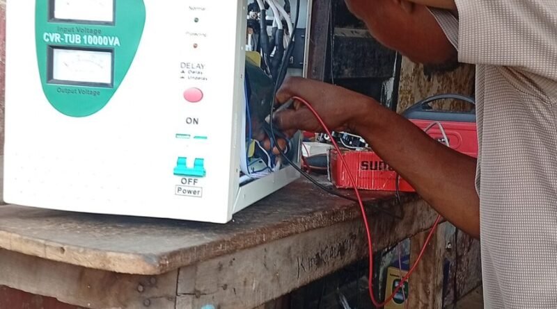 Technician repairing home appliances for an extended warranty versus repair fund comparison
